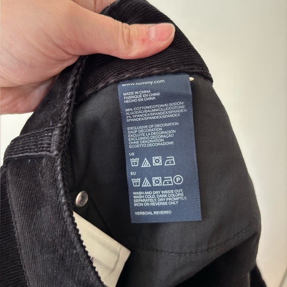 🎉4/30$🎉 Tommy Hilfiger Black Corduroy Mini Skirt – Size 6 ✨ - Picture 4 of 4